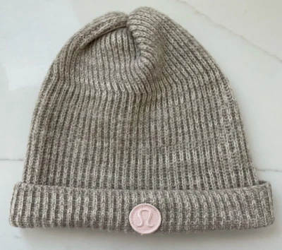 Lululemon Toque/Gorro 100% Lã Merino Aveia/Bege Malha com nervuras Aconchegante Quente Excelente Estado Usado - Imagem 1 de 4