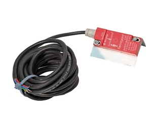 Allen-Bradley 440N-G02014 B Guard Master Ferrogard 2AC Safety Switch, FRS-2 - Picture 1 of 12