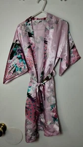 Girl's Size 8 Pink Satin Robe Tian Bao Gong Peacock Floral Lightweight - Picture 1 of 7