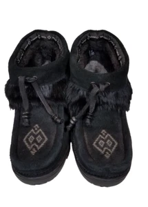 Bota negra impermeable de gamuza Manitobah Keewatin Mukluk para mujer 9/hombre 7 - Imagen 1 de 18