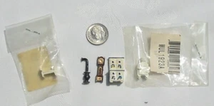 Teeny Metall Puppenhaus kleinste Möbel 5 Lot Schrank Uhr Wiege Herd Kühlschrank - Bild 1 von 2