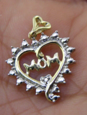 Colgante corazón mamá diamante oro amarillo y blanco macizo 14k (0,02 Tcw.) Foto 1 de 4