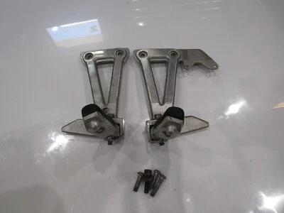 Par de reposapiés trasero Suzuki Bandit GSF400 1991-1993 43700-10D00 Foto 1 de 4