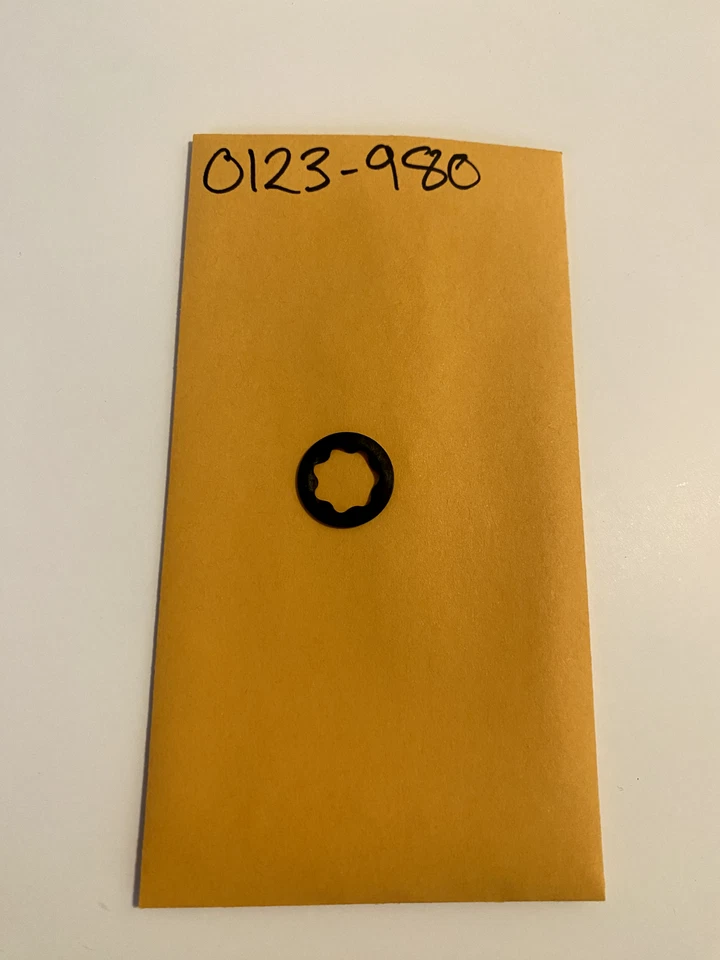 NOVO ANEL DE RETENÇÃO PARA SNOWMOBILE GATO ÁRTICO FABRICANTE DE EQUIPAMENTO ORIGINAL NOS 0123-980 SUPER JAG CHEETAH - Imagem 1 de 1