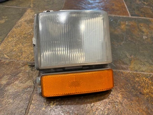 1980-1989 Cadillac Fleetwood Brougham RH Passenger Corner Light Turn Signal - Picture 1 of 8