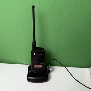Motorola RDU4160d 2-Way Business Radio 16 Channel High Power UHF, RU4180BKN9BA - Picture 1 of 9