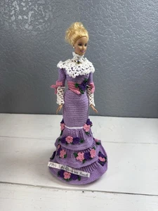 Abito vintage fatto a mano all'uncinetto, bambola, Barbie bellissimo vestito viola/rosa - Foto 1 di 14
