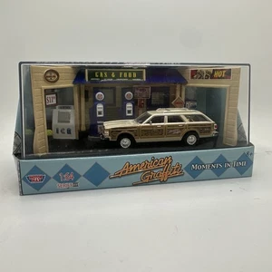 Motor Max - Momentos en el tiempo - Chrysler Lebaron Town & Country Wagon 1979 - 1/64 - Imagen 1 de 8