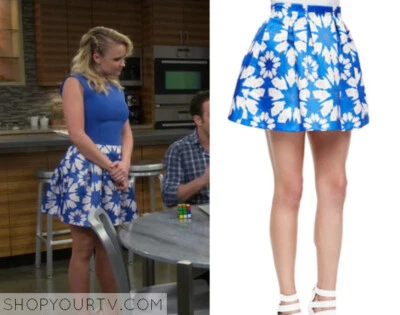 Alice+ Olivia Womens White Blue Floral Print Mini Skirt sz 2 - Image 1 of 4