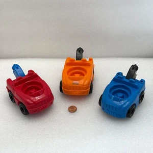 3 Fisher Price Little People blau orange rot Abschleppwagen Garage Stadt Ersatz - Bild 1 von 22