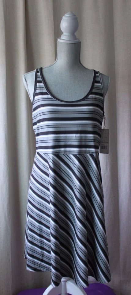 TEHAMA YOGA DRESS GRAY STRIPED SMALL - Image 1 of 1