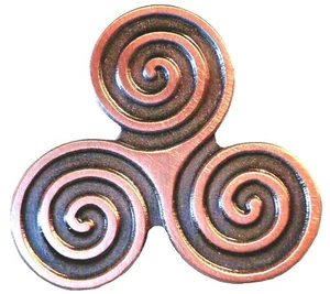 Triskelion Dreifachspirale keltisch neolithisch Wicca Triskele Symbol Metall Pin Abzeichen - Bild 1 von 1