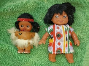ZWEI ALTE SOUVINER ETHNISCHE PUPPEN - WIE BESEHEN  - Bild 1 von 4