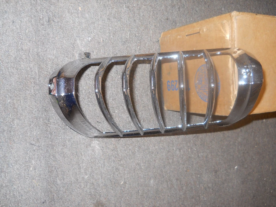 Nuevo de Lote Antiguo 1975 Mercury Comet Luz de Estacionamiento Bisel LH Foto 1 de 3