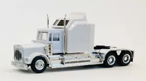 Kenworth W900 White Large Aerodyne Sleeper 1/87 Plastic HO Scale 35234 Growl Grl - Picture 1 of 2