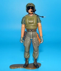 1:18 Ultimate Soldier Vietnam U.S Army Huey Helicopter Pilot Door Gunner Figure - Picture 1 of 10