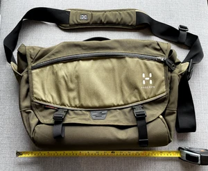 Haglöfs Courier 15 Messenger/Laptop Shoulder Bag. Green. - Afbeelding 1 van 10