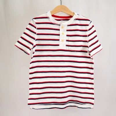 Henley de manga corta Gap para niños • rayas rojas, blancas y azules • S (NUEVO SIN ETIQUETAS) Foto 1 de 4