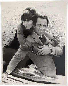 Foto 8x10 de Barbara Feldon y Don Adams de "Get Smart" - solo copia en eBay - Imagen 1 de 3