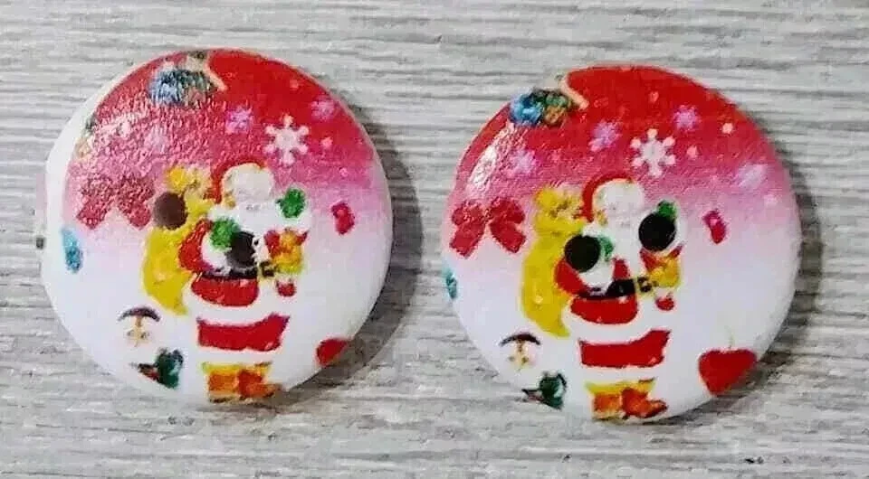 christmas santa wood sewing buttons 2 holes 1/2 inch red green 2pc - Image 1 of 2