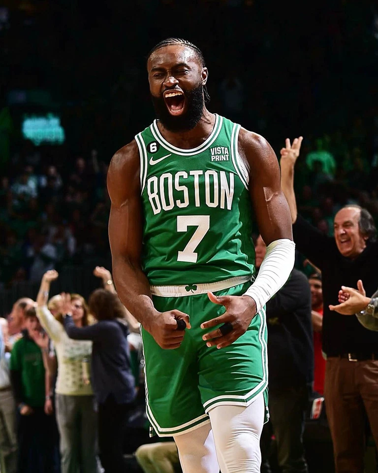 Foto de baloncesto de la NBA Jaylen Brown Celebration Yell Boston Celtics 8x10 Foto 1 de 1