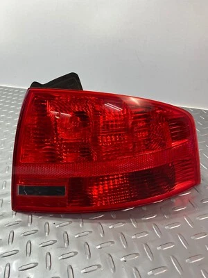 DIREITA - LANTERNA TRASEIRA EXTERNA / LÂMPADA - AUDI A4 RS4 S4 - 8E5945096A - Imagem 1 de 4