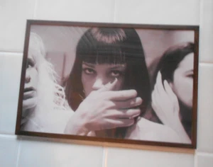 UMA THURMAN GERAHMTE SCHWARZ-WEISS-SZENE AUS PULP FICTION GERAHMT CA. 17" X 23 - Bild 1 von 3