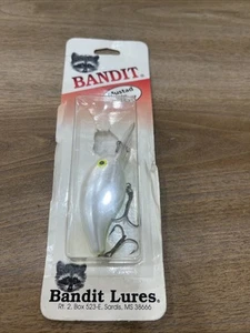 Bandit BDT 200 Series Crankbait 2" 1/4 oz Perla y Ojo Amarillo Flotante Paquete Abierto - Imagen 1 de 2