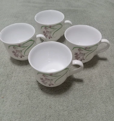 "Juego de 4 tazas de café Martha Stewart Everyday de 5,5"" flores moradas y tallos verdes" Foto 1 de 4