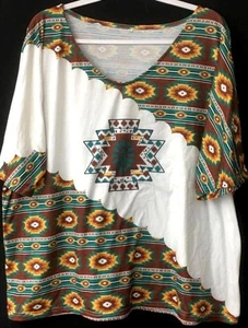 Women's 5XL ? NO SIZE TAG white green tribal print crew neck short sleeve top - Imagen 1 de 5