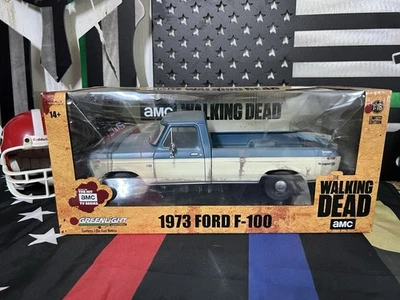 Camión Ford F-100 1973 edición limitada luz verde 1:18 “The Walking Dead” Foto 1 de 4