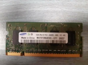 SAMSUNG MEMORY 1GB 2Rx16 PC2 6400S-666-12-A3 DDR2 SODIMM M470T2864EH3-CF7 - Foto 1 di 2