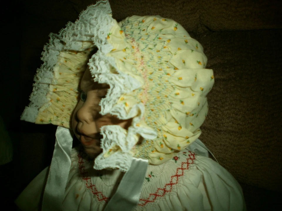 Gorro de bebé calado a mano para niñas a tu elección Foto 1 de 1