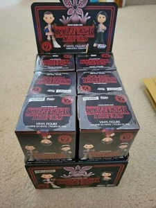 Stranger Things Series 1 Funko Mystery Minis Hot Topic Exclusive Case 12 SEALED - Picture 1 of 3