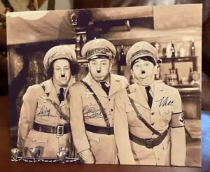 "Die drei Handlanger"" als deutsche Weltkriegsoffiziere 8"" x 10"" Sepi-TTabletop Standee" - Bild 1 von 2