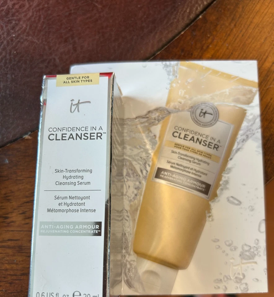 Suero limpiador IT Cosmetics Confidence in a Cleanser 0,68 oz 20 ml tamaño de viaje Foto 1 de 1