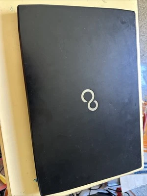 Fujitsu LifeBook A544 i5 8GB RAM SSD 240GB Windows 11 Pro 15.6" Notebook Usato - Immagine 1 di 4