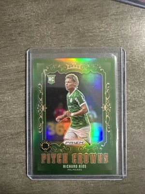 Estuche Panini Prizm FIFA Richard Ríos 2025 coronas de lanzamiento verde centrado en golpe limpio Foto 1 de 2