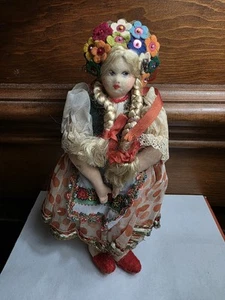 ¿Esmalte estilo Lenci vintage? Muñeca étnica de fieltro traje tradicional cara pintada - Imagen 1 de 11