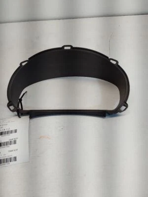 Nissan Versa 2013-2019 tablero velocímetro panel bisel cubierta 68240-3BA0A Foto 1 de 4