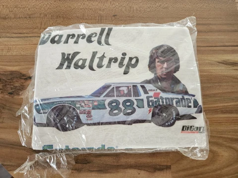 Vintage Darrell Waltrip Mens Tshirt Nascar Gatorade Digard Racing NEW RARE Large Cover