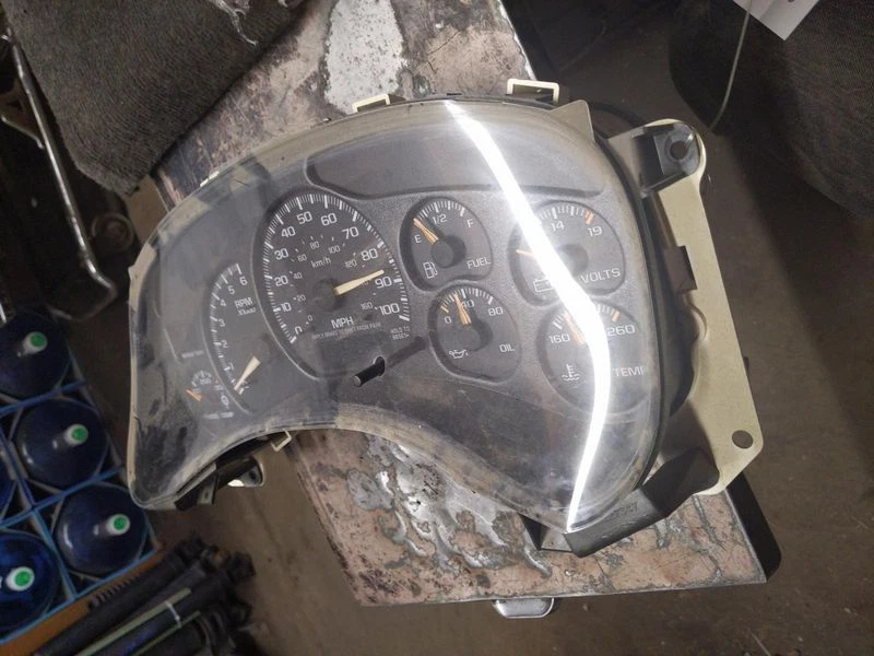 2001-2002 Chevrolet Silverado 2500 Speedometer Head Cluster OEM - Image 1 of 4
