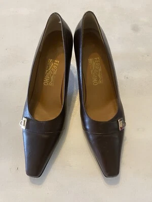 Zapatos de tacón de cuero marrón oscuro Salvatore Ferragamo para mujer talla 8,5 B Foto 1 de 4
