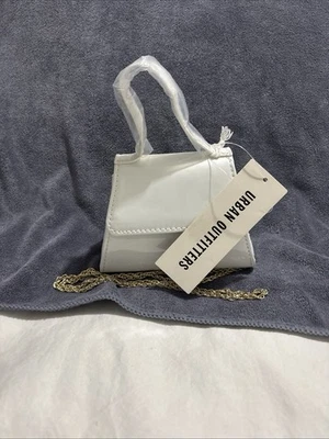 Новый с Ярлыками Urban Outfitters супер мини трапеции сумка белая цепочка ремень 90-х Y2K веган - Изображение 1 из 4