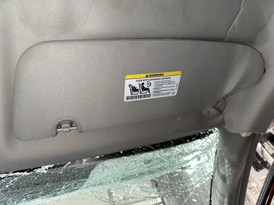 11-16 CHRYSLER TOWN CNTRY Parasol Derecho GRIS CON ILUMINACIÓN SIN ABRIDOR DE GARAJE Foto 1 de 2