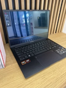 ASUS Zenbook 14 OLED UM3402YA 14.0"2.8K 90Hz OLED Laptop 16GB RAM 1TB Ryzen 5 - Foto 1 di 4