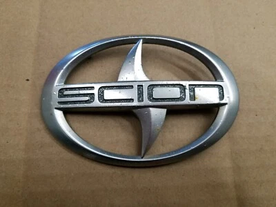 Scion OEM 2005-2010 tC parrilla delantera emblema insignia logotipo placa de identificación nombre 75311-21100 Foto 1 de 3