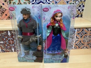 Juego de 2 muñecas Kristoff y Anna congeladas de la tienda Disney - ¡Nuevas! ¡Primera carrera! - Imagen 1 de 4