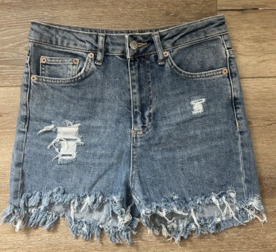 Pantalones cortos de jean para mujer Topshop Moto tiro alto deshilachado de mezclilla con corte - azules, talla 28 Foto 1 de 4