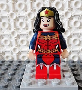 LEGO sh392 Exclusive Wonder Woman frm b18sh04 DC Super Heroes Collection Box Set - Picture 1 of 3